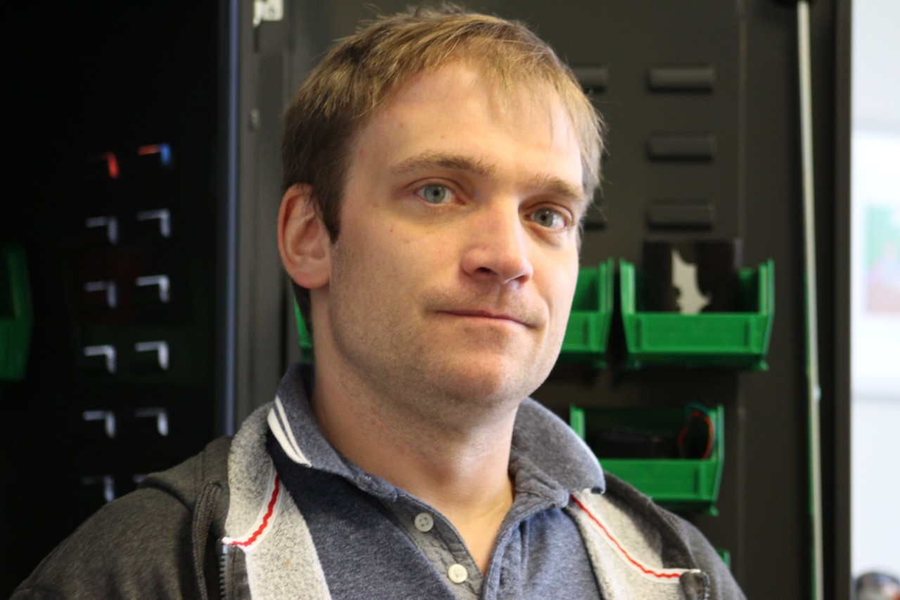 Prof. Vanderelst in front of machinery
